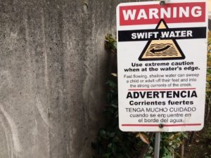 画像1: ヴィンテージ　ジャンク看板　WARNING　SWIFT WATER！